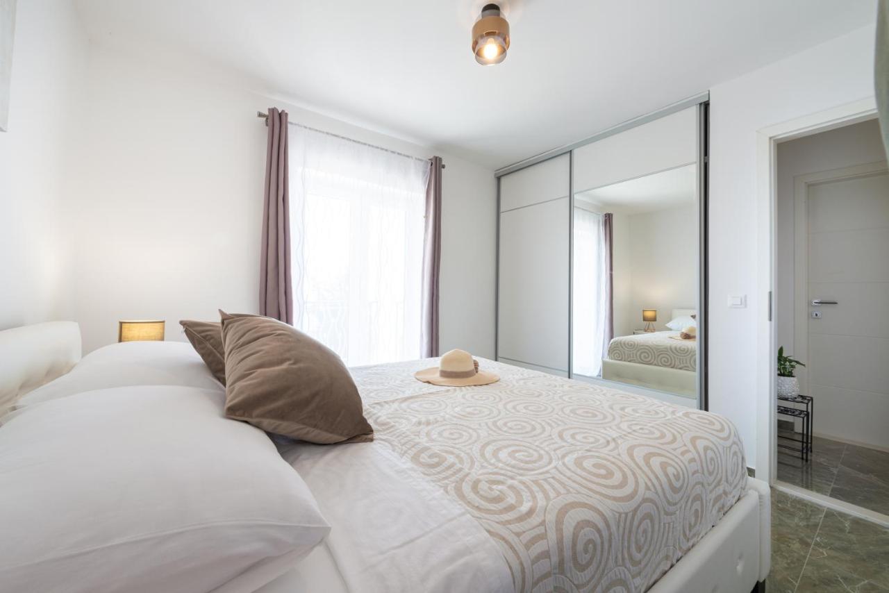 מליני Golden Seaview Holiday Home מראה חיצוני תמונה