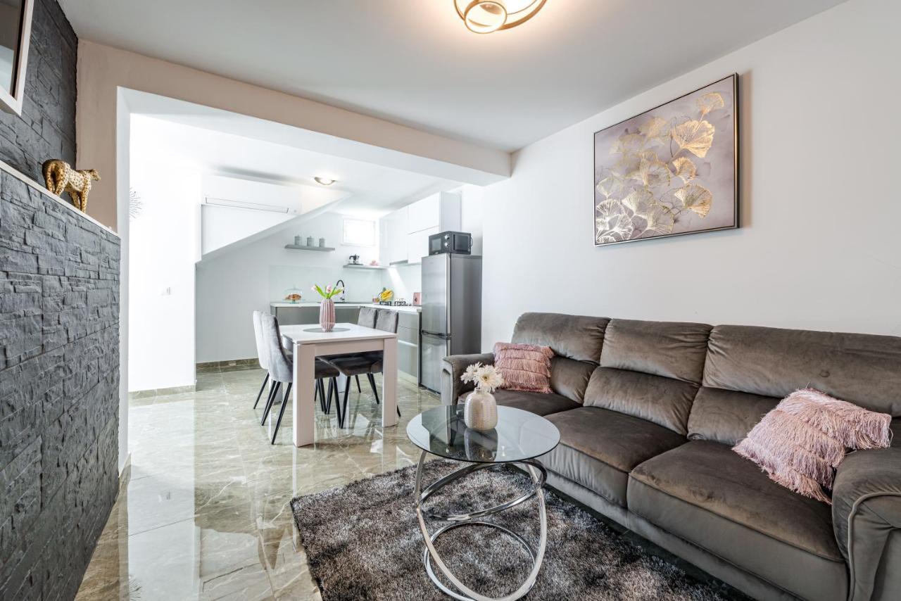 מליני Golden Seaview Holiday Home מראה חיצוני תמונה