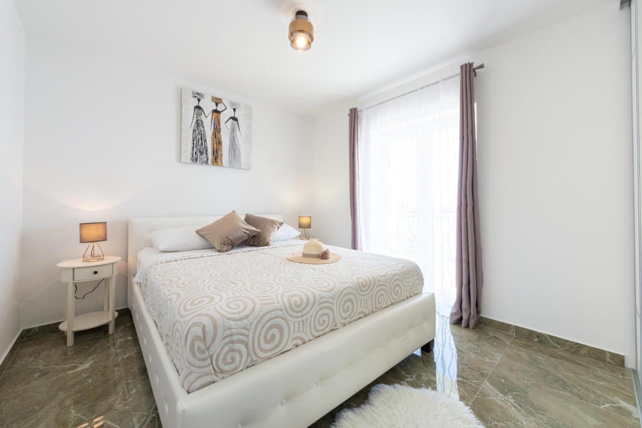 מליני Golden Seaview Holiday Home מראה חיצוני תמונה